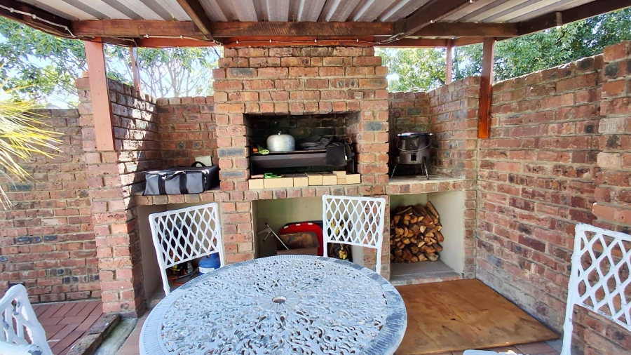 7 Bedroom Property for Sale in Heather Park Western Cape